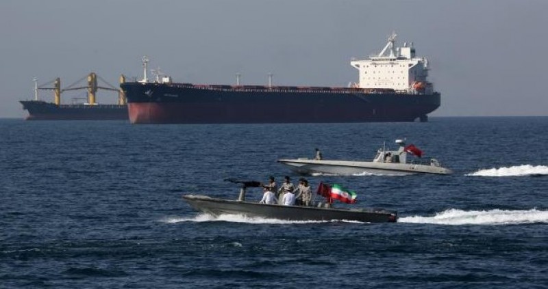 تلاش غرب‌گرایان برای مصادره دستاوردهای مقاومت از آزادی نفتکش ایرانی با نمایش دیپلماسی!