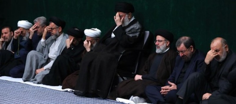 مراسم عزاداری با حضور رهبر معظم انقلاب در حسینیه امام خمینی 