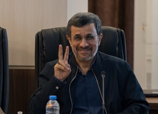 تکذیب خبر شایعه تعلیق احمدی‌نژاد در تشخیص مصلحت نظام 