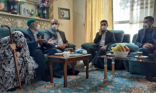 دیدار مدیران گنبدی با خانواده‌های شهید تقی‌زاده و جانباز حسینی