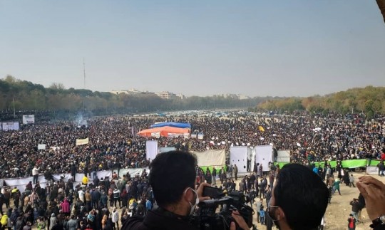 تجمع عظیم کشاورزان اصفهانی در اعتراض کم‌آبی واکنش دولت رئیسی +فیلم و تصاویر