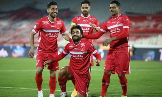 پرسپولیس با فاصله 3 امتیازی استقلال به پایان نیم فصل رسید }دول لیگ وسایرنتایج