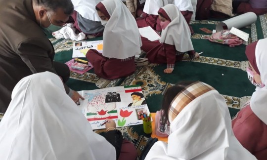 برگزاری کارگاه آموزش ساخت روزنامه دیواری در مدرسه شاهد دختران گنبد کاووس +تصاویر