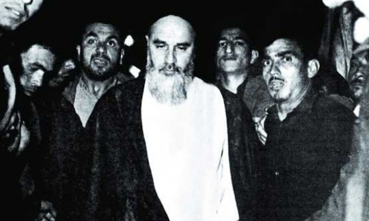 قیام 15 خرداد چهره مزورانه و منافقانه شاه را افشا کرد