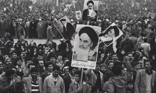 تدارک تاریخی گروه سرود استقبال از رهبر انقلاب؛ از حمید سبزواری تا محمدرضا شریفی‌نیا