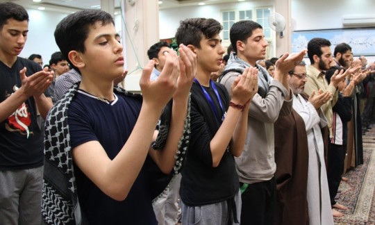 چرا نوجوان ها و جوان ها نماز نمی‌خوانند یا گاهی نماز می‌خوانند؟ +فیلم