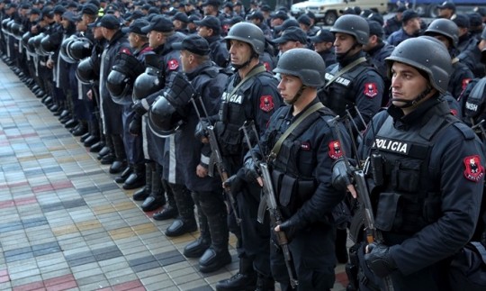 یورش پلیس آلبانی به کمپ منافقین