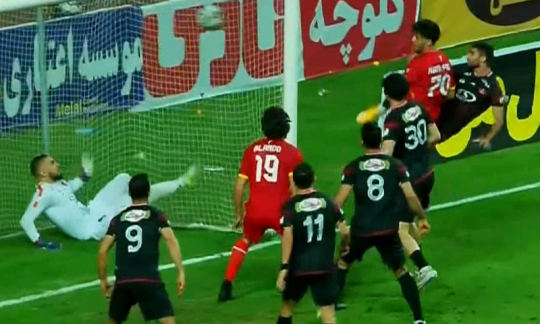 لبخند سپاهان و تراکتور از نتیجه بازی پرسپولیس و فولاد