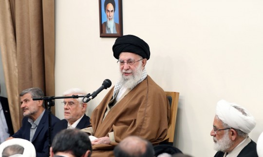 اشتباهی که در برجام انجام شد در عمان نباید تکرار شود