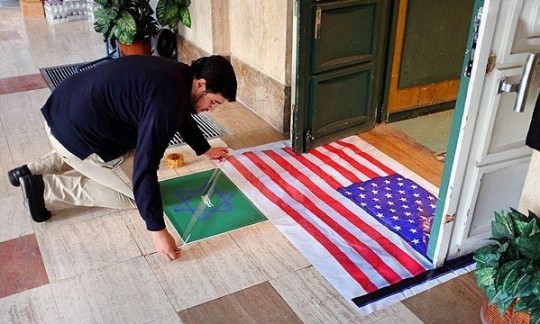  وقتی مدیران دانشگاه تهران دلشان نمی‌خواهد پرچم آمریکا لگد شود