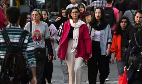 کجای قرآن گفته حجاب برای زنان اجباری و واجب است؟