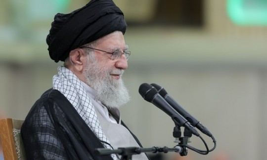 حرف‌های رئیس‌جمهور آمریکا لایق جواب دادن نیست