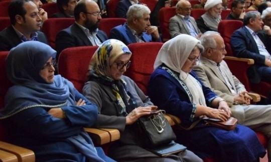 حرف‌های قلنبه و سلنبه برای کتمان بی‌کفایتی اقتصادی